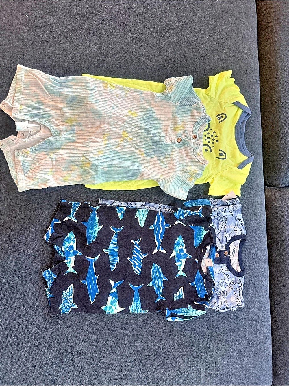 Kids short onesie set bundle of 6 - size 6 to 12 months.